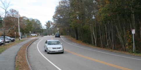 SRTS-Funded Sidewalk and Bicycle Lane on Pecunit Street
This figure is an image showing a sidewalk and bicycle lanes in front of Hansen Elementary School.